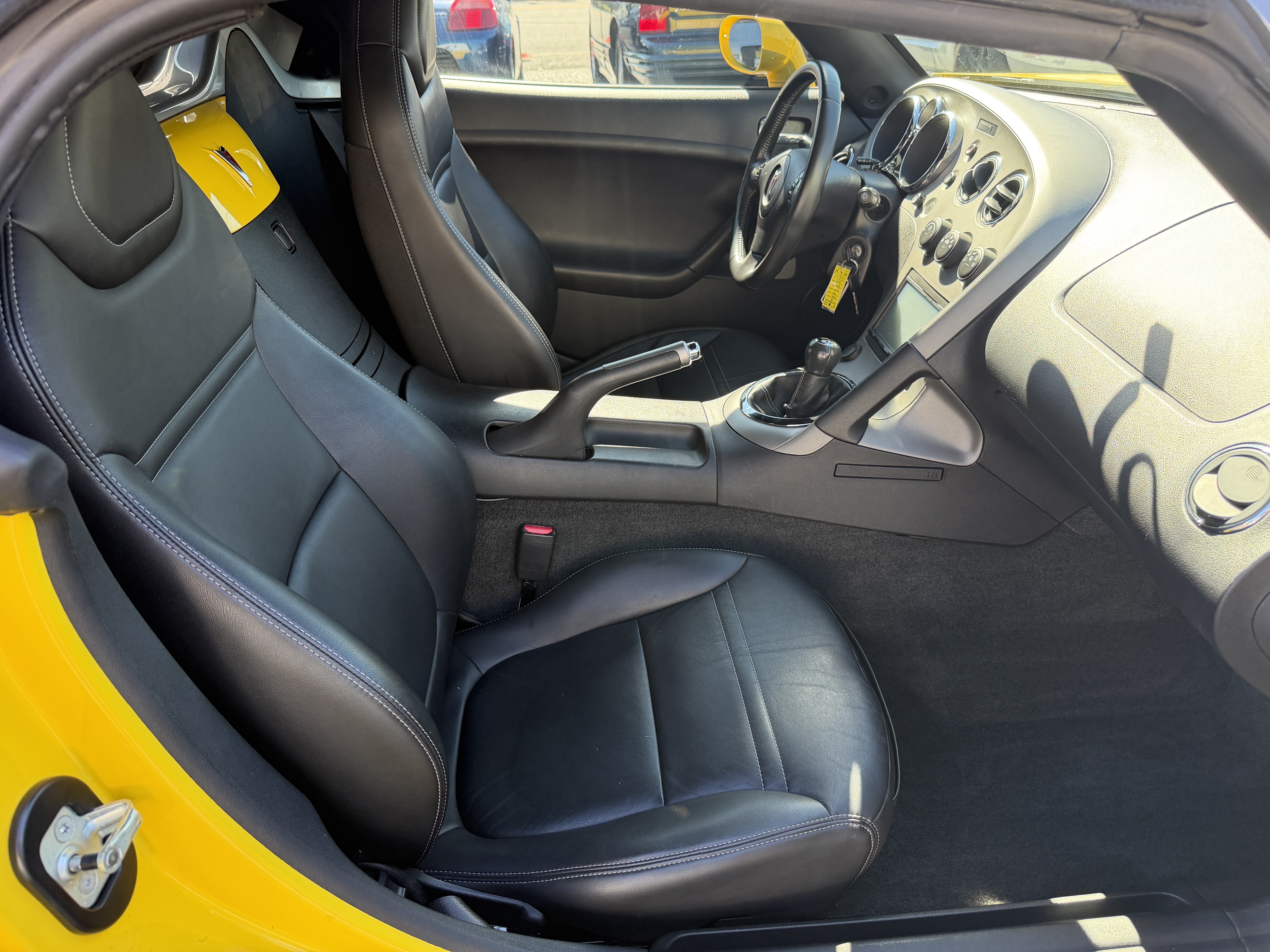 Used 2007 Pontiac Solstice Convertible RWD image 11