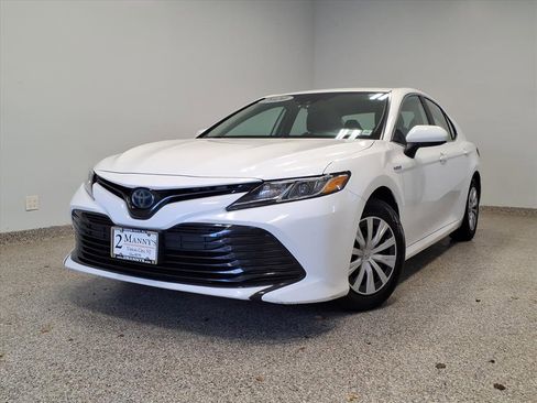 Used 2020 Toyota Camry LE image 1