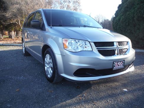 Used 2018 Dodge Grand Caravan SE image 6