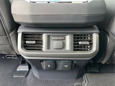 Used 2025 Ford F150 Lariat image 45
