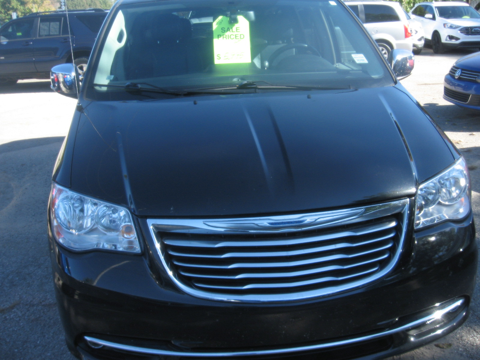 Used 2015 Chrysler Town & Country Touring-L FWD image 2