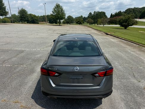Used 2021 Nissan Altima 2.5 SR FWD image 8
