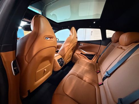 Used 2021 Aston Martin DBX AWD/4WD image 3