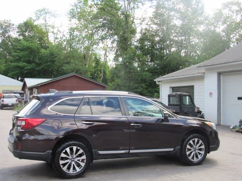 Used 2017 Subaru Outback 3.6R Touring AWD/4WD image 7