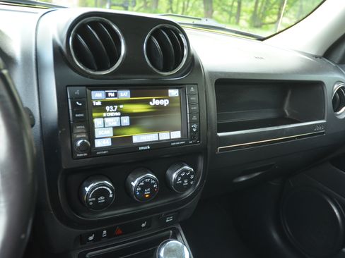 Used 2017 Jeep Patriot 4WD High Altitude image 12
