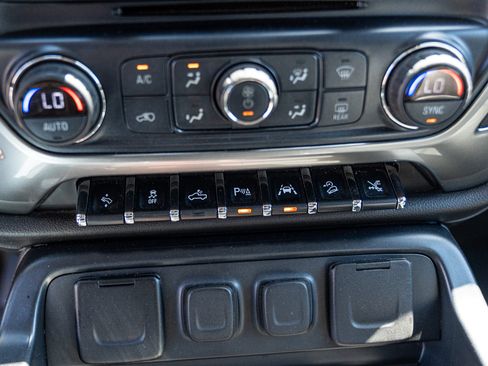Used 2018 Chevrolet Silverado 1500 4x4 Crew Cab LTZ w/ Z71 image 16