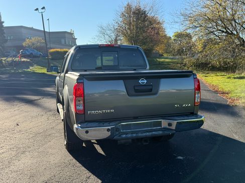 Used 2016 Nissan Frontier SV image 7