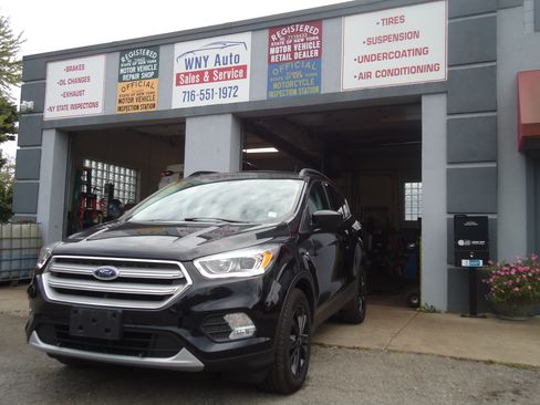 Used 2019 Ford Escape SEL image 1