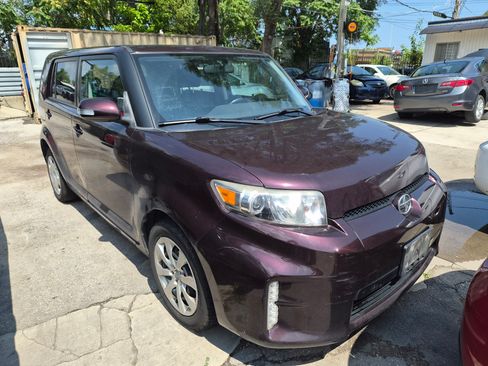 Used 2014 Scion xB image 1