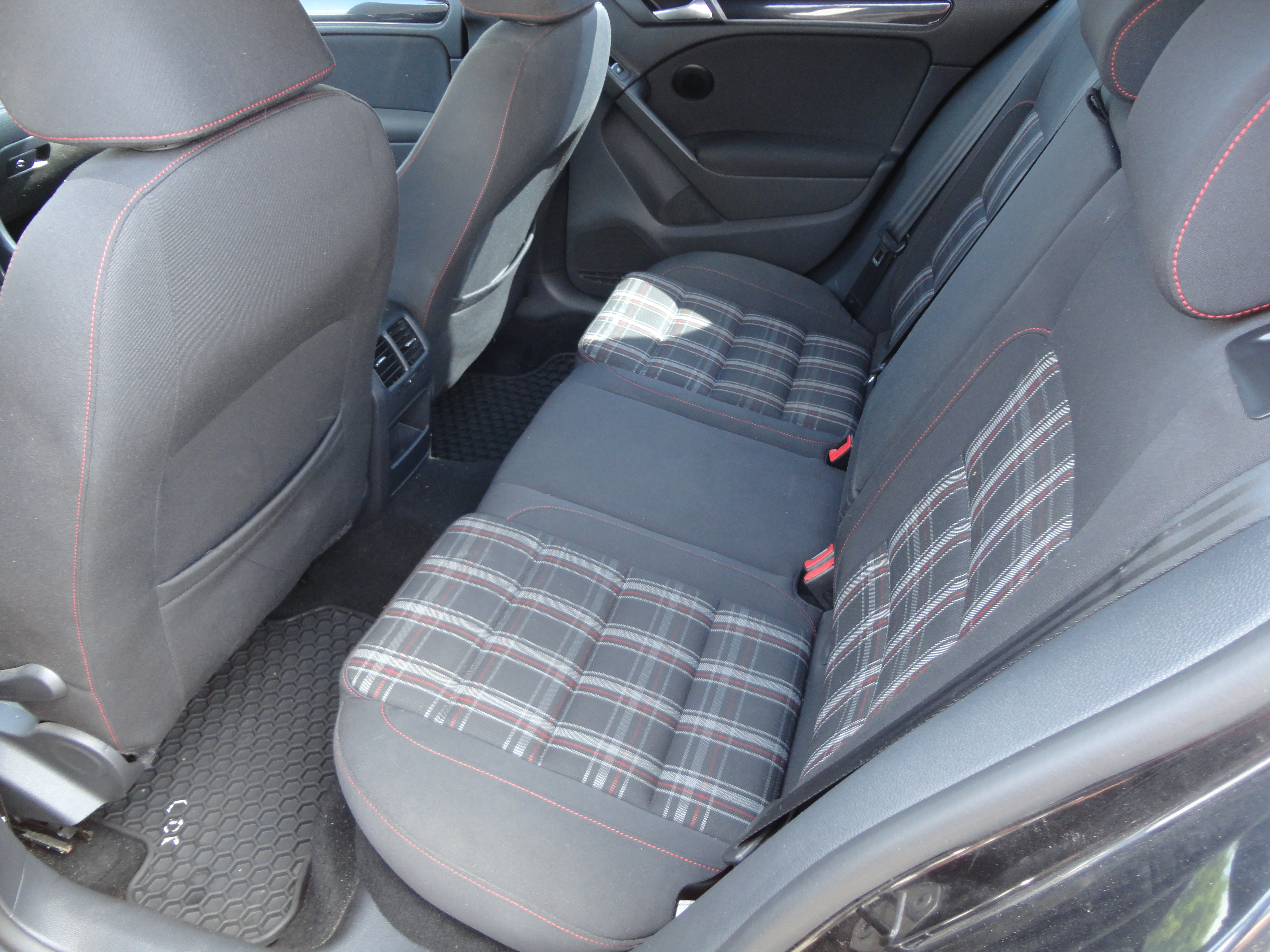 Used 2012 Volkswagen GTI 4-Door FWD image 9