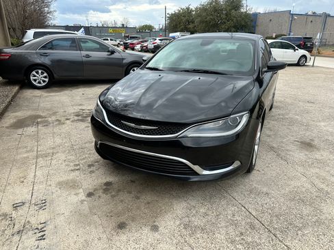 Used 2016 Chrysler 200 Limited image 1