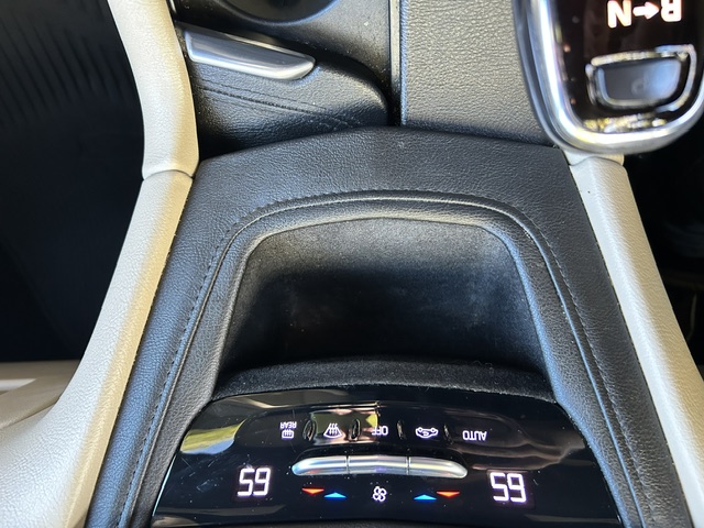 Used 2018 Cadillac XT5 FWD image 17