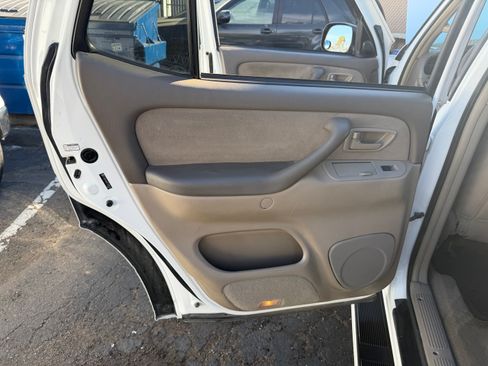 Used 2007 Toyota Sequoia 4WD SR5 image 23