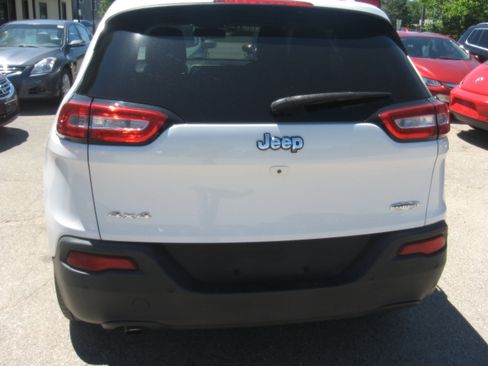 Used 2016 Jeep Cherokee 4WD Latitude image 5