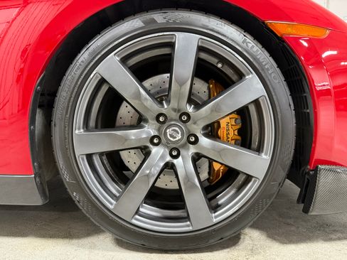 Used 2010 Nissan GT-R Premium AWD/4WD image 14