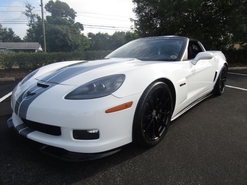 Used 2013 Chevrolet Corvette Z06 Coupe RWD image 2
