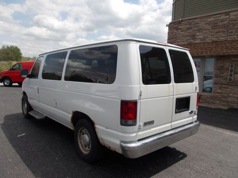Used 2006 Ford E-150 and Econoline 150 Wagon RWD image 7