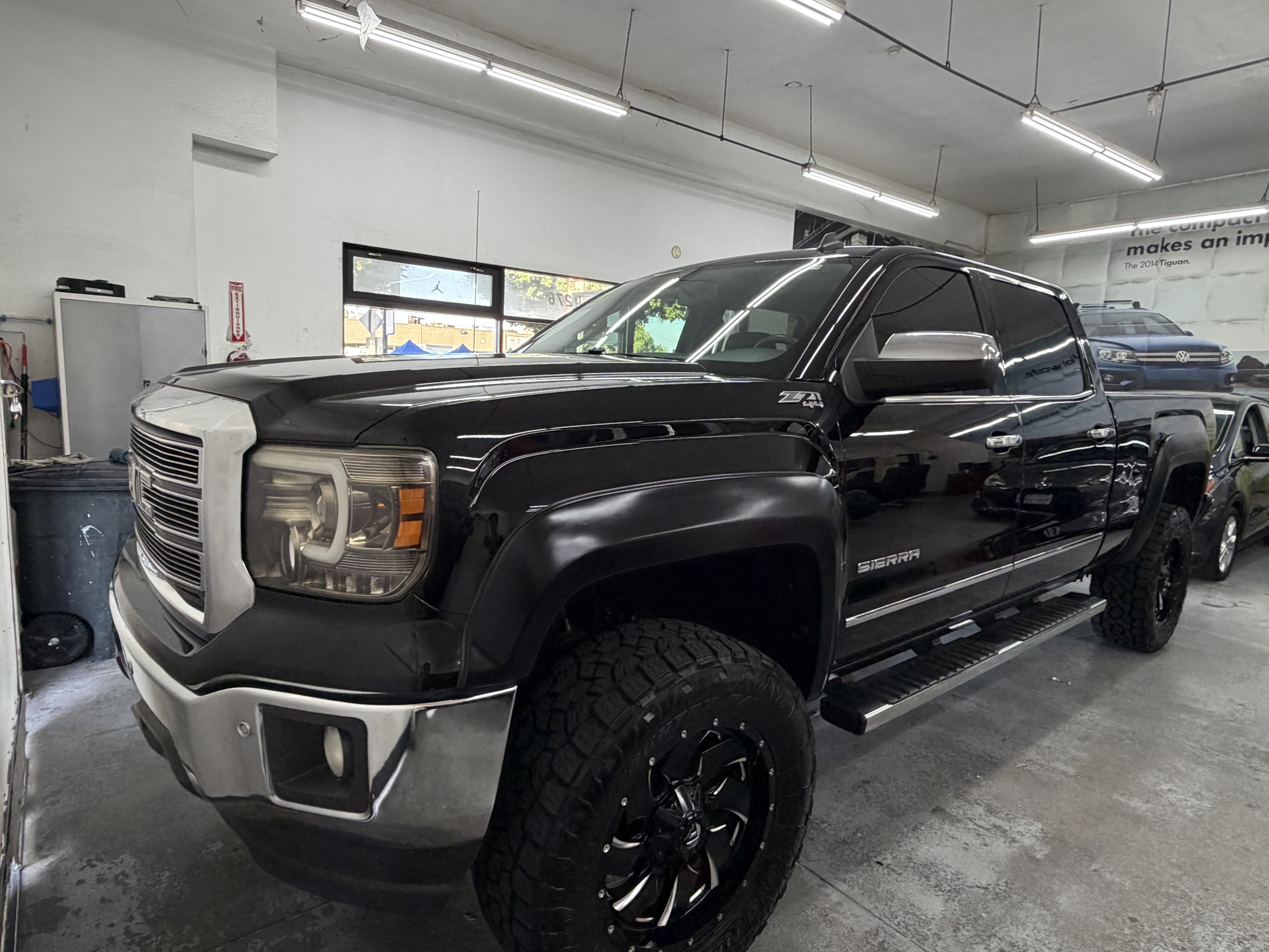 Used 2014 GMC Sierra 1500 4x4 Crew Cab SLT image 1