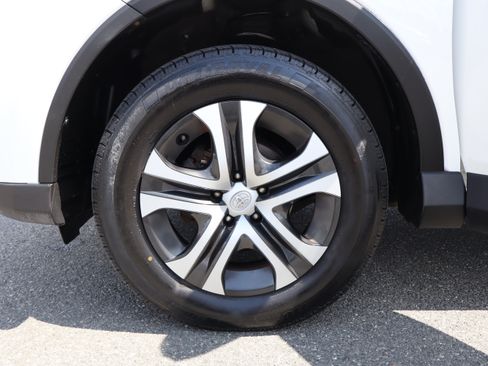 Used 2018 Toyota RAV4 LE FWD image 30