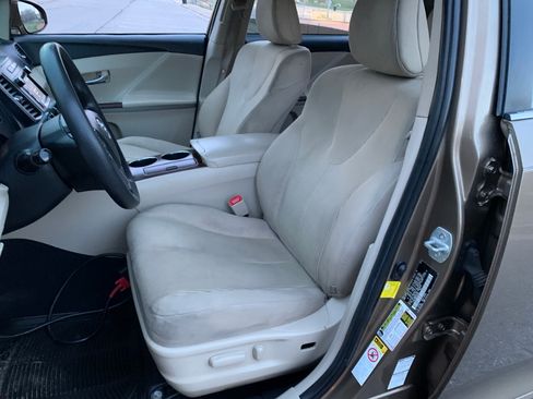 Used 2013 Toyota Venza LE image 14