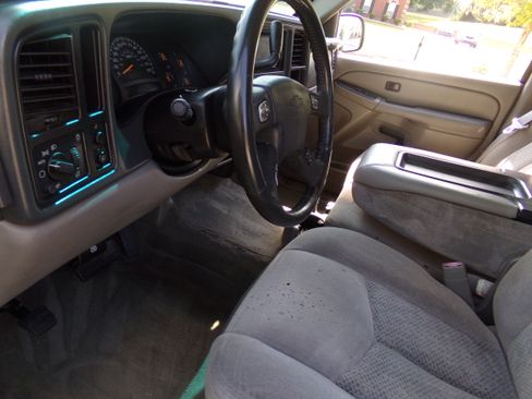 Used 2005 Chevrolet Avalanche LS image 9