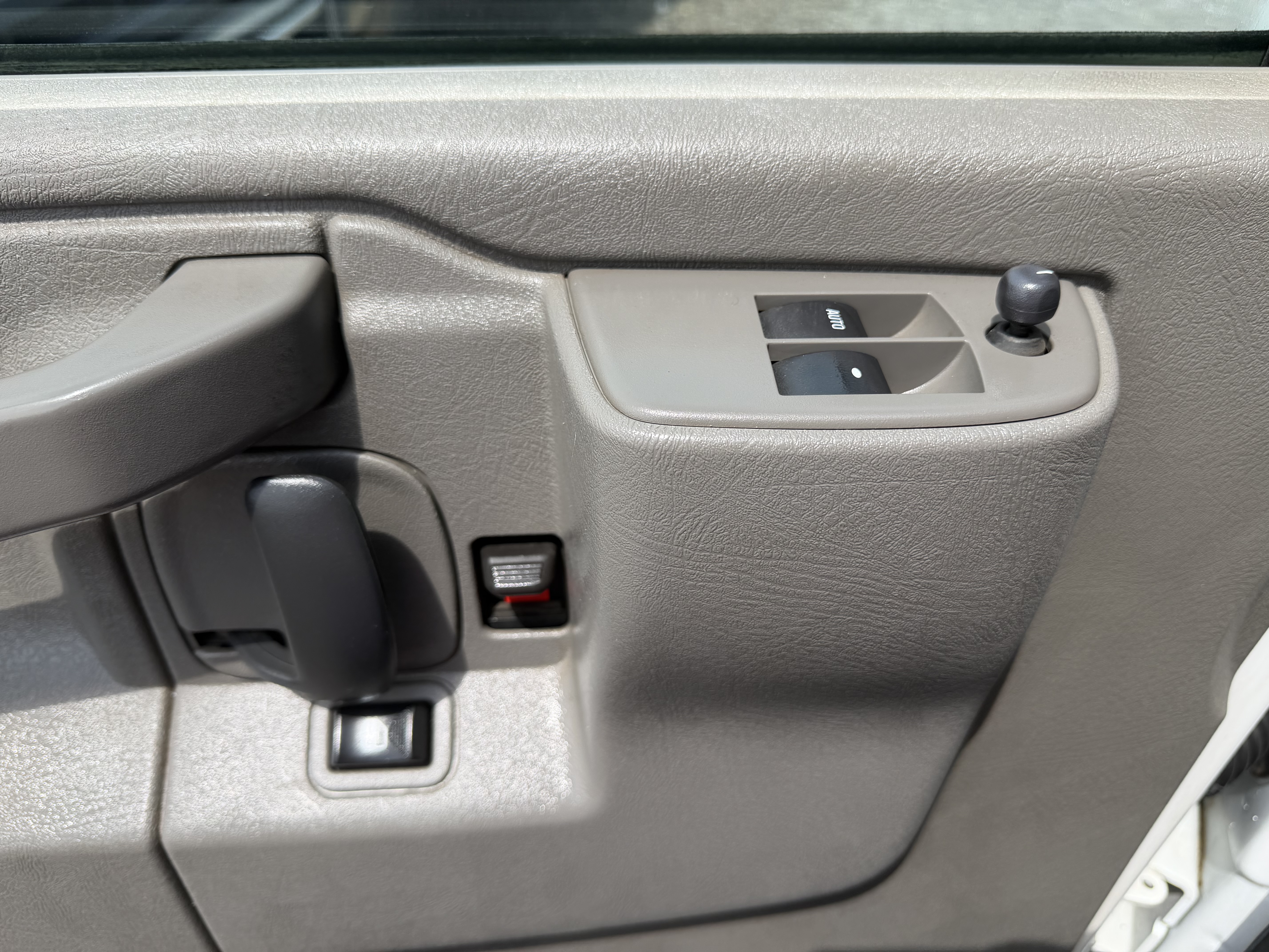 Used 2023 Chevrolet Express 2500 UNAVAIL RWD image 10