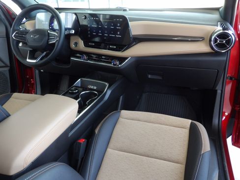 Used 2025 Chevrolet Equinox ACTIV image 5