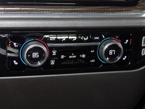 Used 2025 Chevrolet Silverado 1500 LT image 4