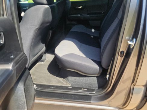 Used 2021 Toyota Tacoma 4x4 Double Cab image 12