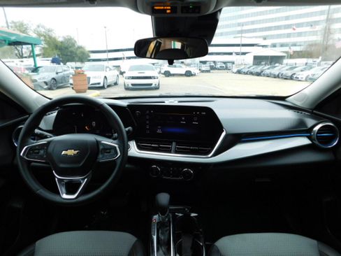 Used 2024 Chevrolet Trax LT image 11