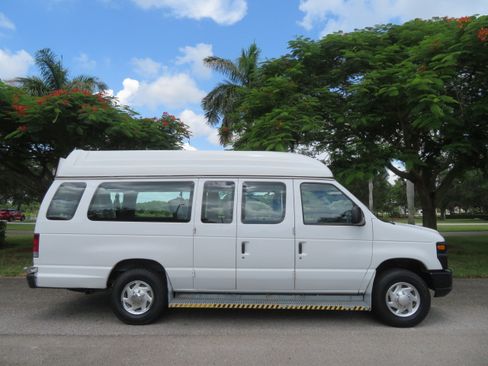 Used 2011 Ford E-350 and Econoline 350 Extended Super Duty RWD image 9