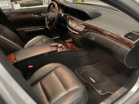 Used 2011 Mercedes-Benz S 550 4MATIC image 16