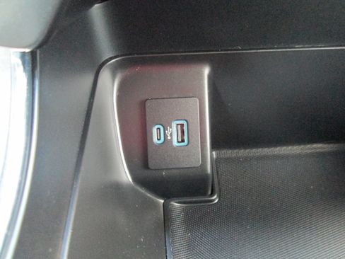 Used 2021 Ford F150 XLT image 18