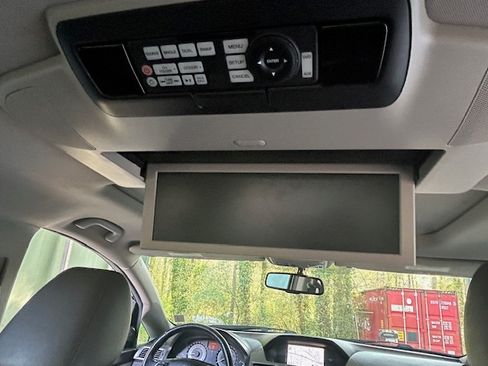 Used 2013 Honda Odyssey Touring Elite image 29