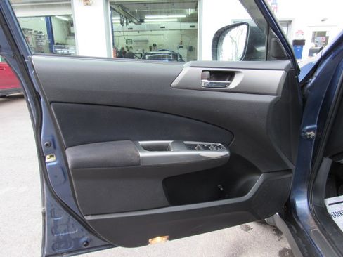 Used 2011 Subaru Forester 2.5X Limited AWD/4WD image 12