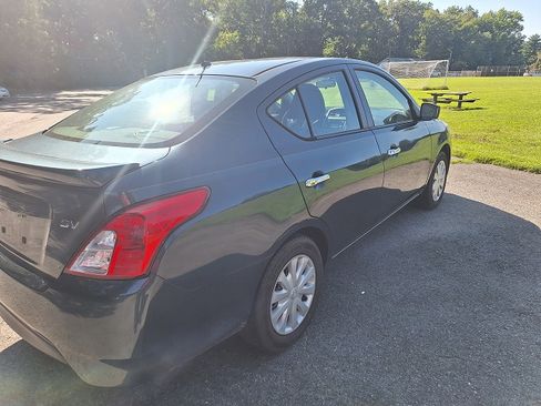 Used 2016 Nissan Versa SV image 4