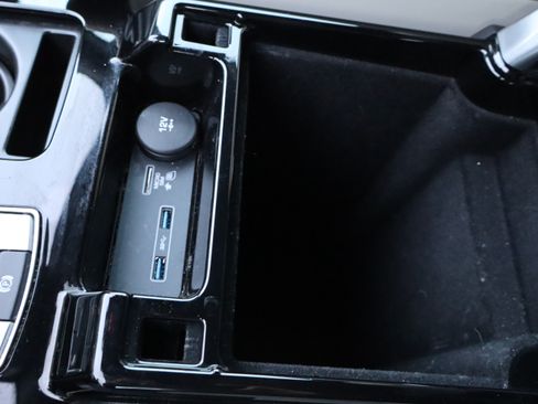 Used 2018 Land Rover Discovery HSE Luxury image 39