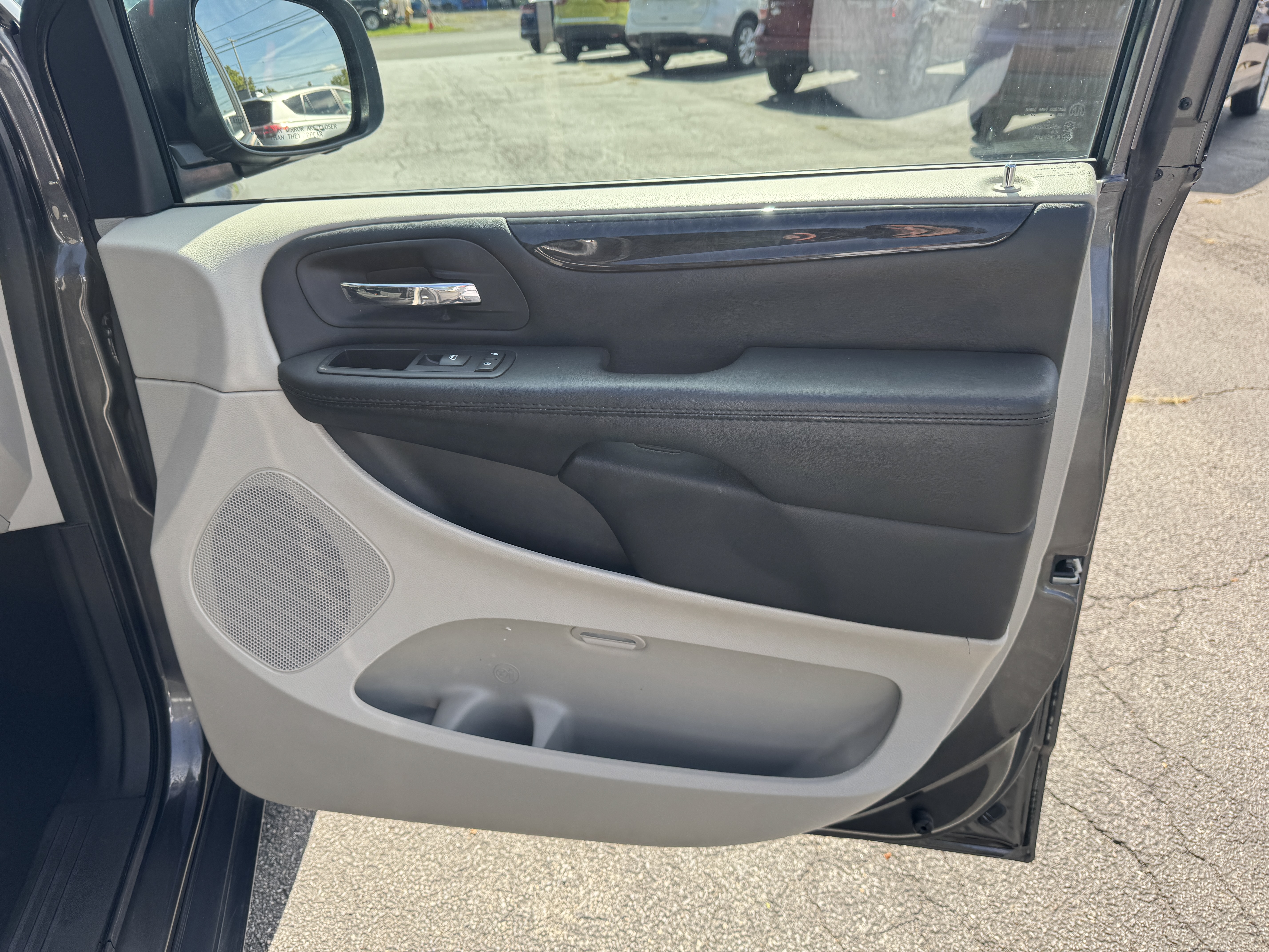 Used 2016 Dodge Grand Caravan American Value Package FWD image 15