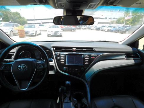 Used 2019 Toyota Camry SE FWD image 13