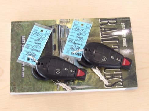 Used 2017 RAM 1500 Laramie image 41