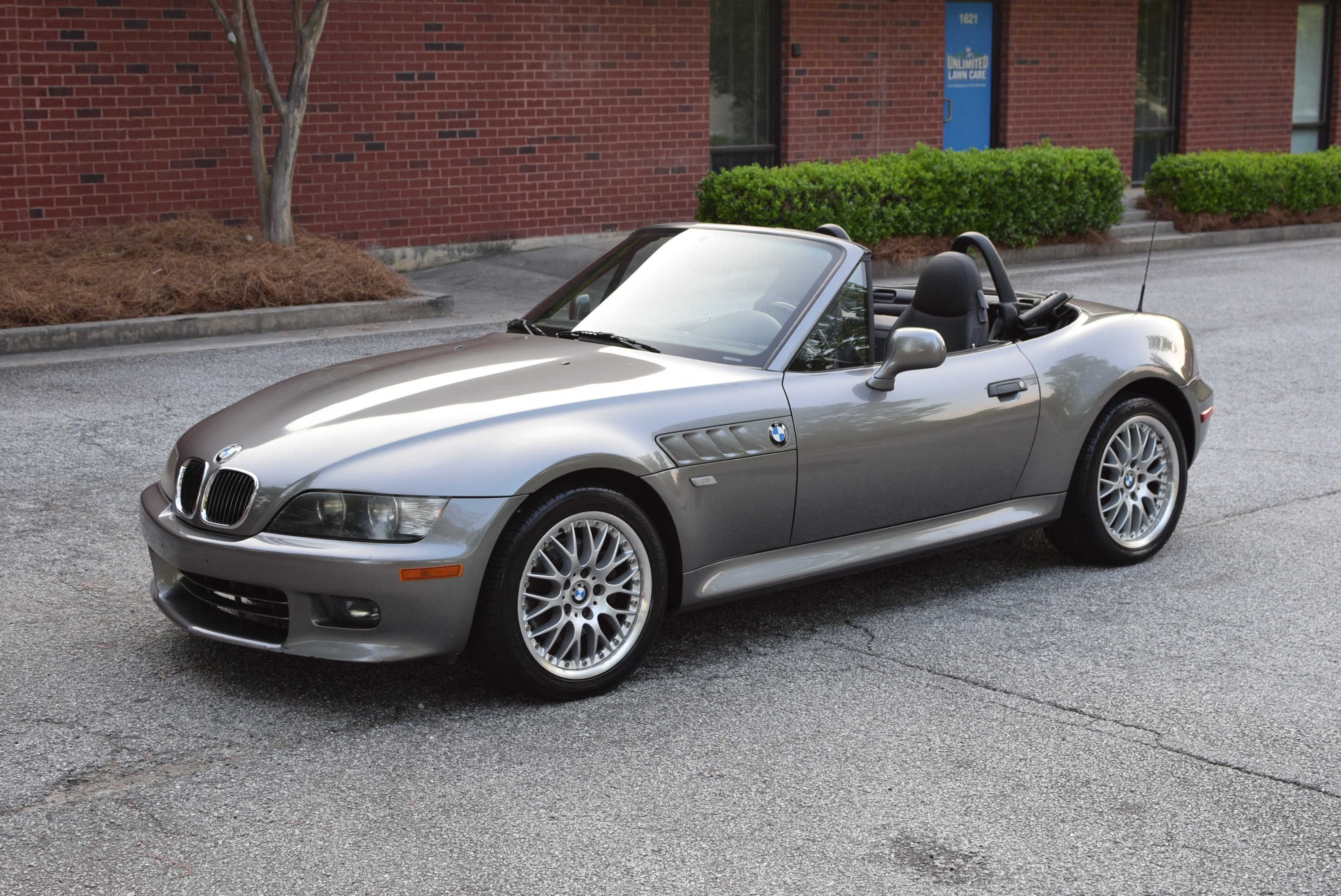 Used 2001 BMW Z3 3.0i RWD image 2