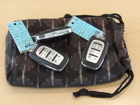 Used 2020 Chrysler Pacifica Touring image 34