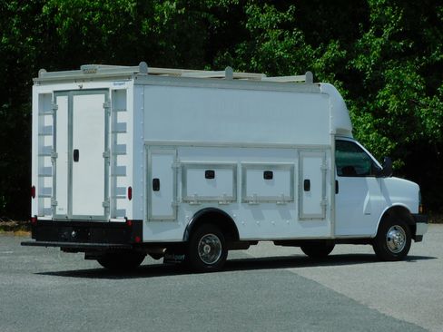 Used 2022 Chevrolet Express 3500 UNAVAIL RWD image 6