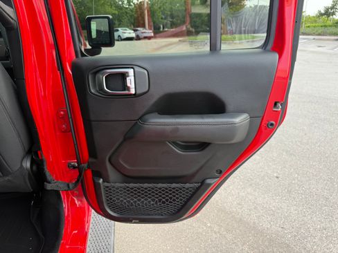 Used 2019 Jeep Wrangler 4WD Unlimited Sahara image 80