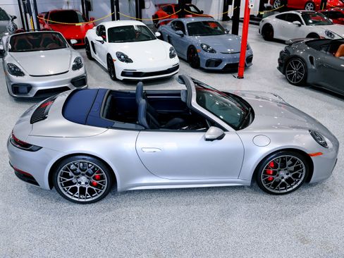 Used 2020 Porsche 911 Carrera 4S Cabriolet AWD/4WD image 10