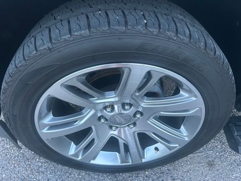 Used 2018 Cadillac Escalade 4WD Premium Luxury image 20