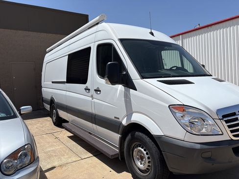 Used 2013 Freightliner Sprinter 2500 image 4