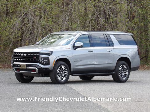 Used 2025 Chevrolet Suburban RST image 1