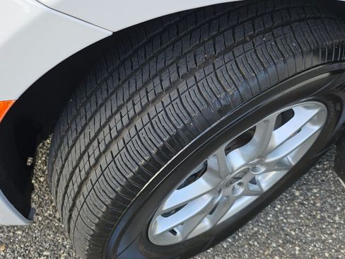 Used 2024 Chrysler Voyager LX image 8