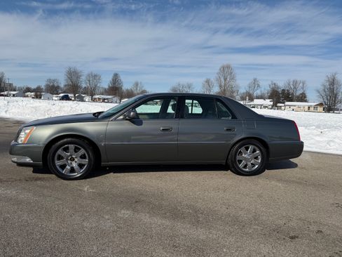 Used 2006 Cadillac DTS image 2
